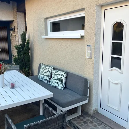 Kleines Sommer Mit Terasse Und Grill